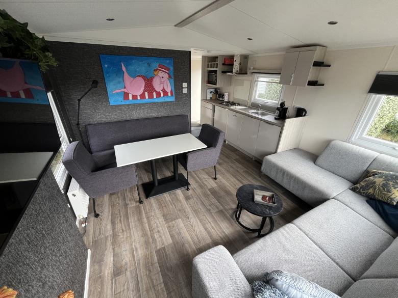 V17 Globus woonkamer